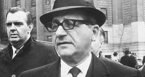 sam-giancana-outside-court-closeup.webp